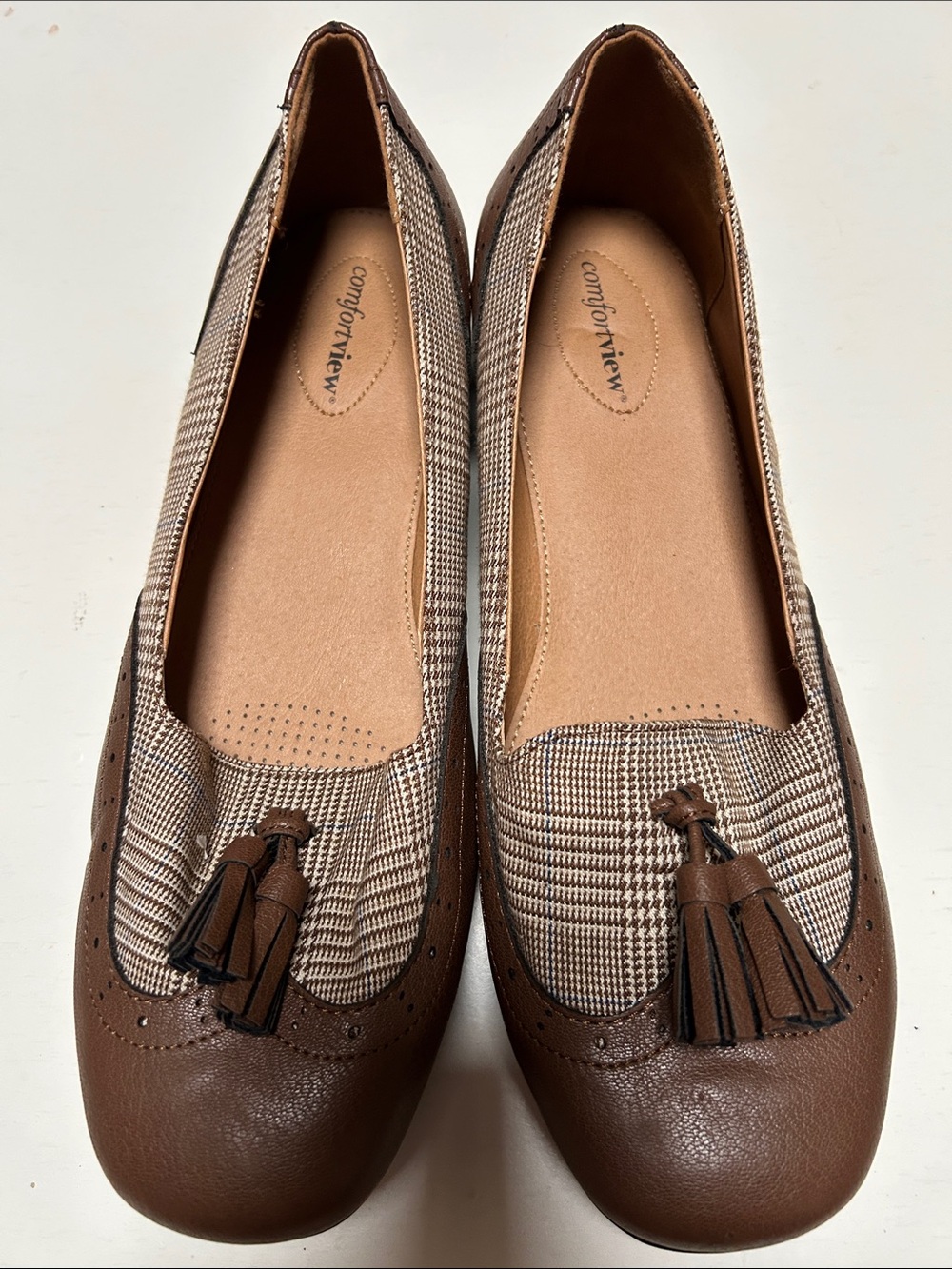 comfortview Two-Tone Brown Houndstooth Tassel Loafers
